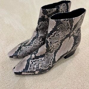 Marc Fisher Tammea Faux Snakeskin Low Heeled Fashion Ankle Boots - sz 9